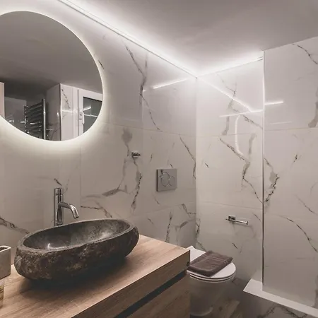 Luxury Flat In Historical Athens-livingstone Opal